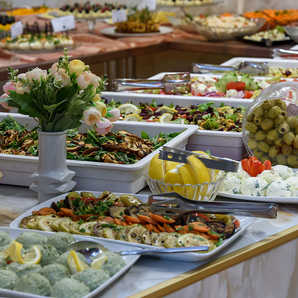 A variety of delicious dishes for breakfast and dinner at the Hotel SPA Club Bor Velingrad