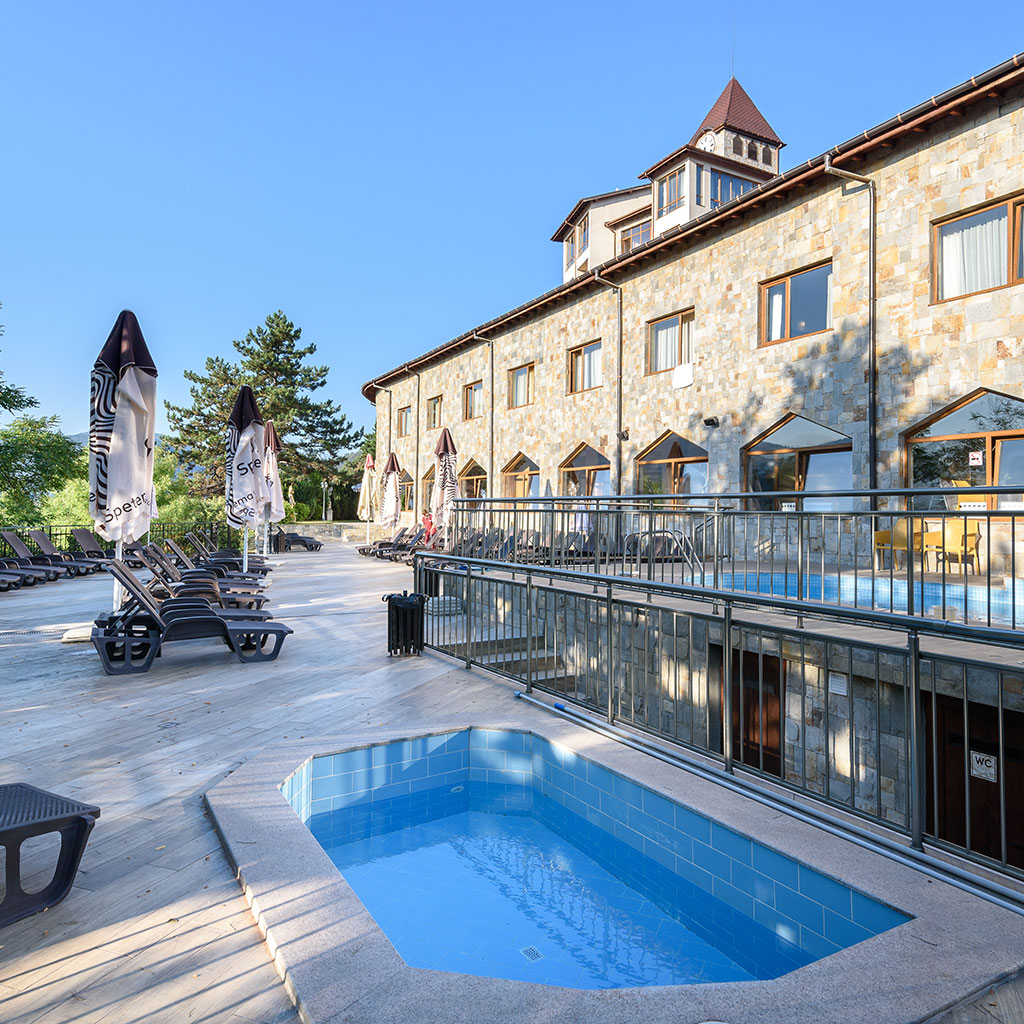 Outdoor pool at the Hotel SPA Club Bor Velingrad